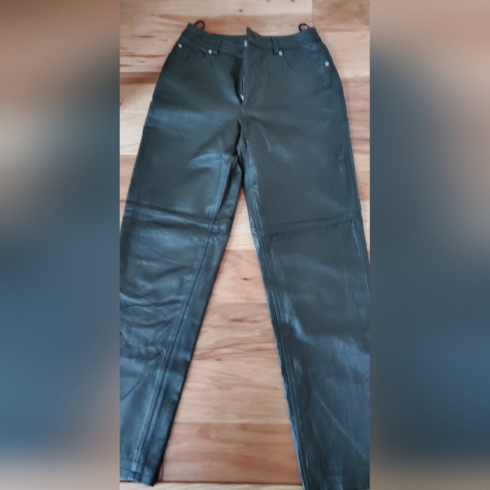 Olivegreen leather pants